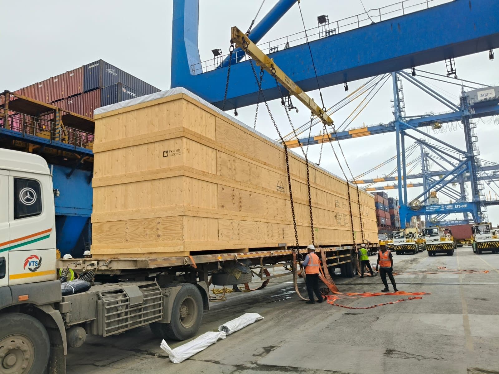 Breakbulk cargo loading attendance at Mundra, photograph 2