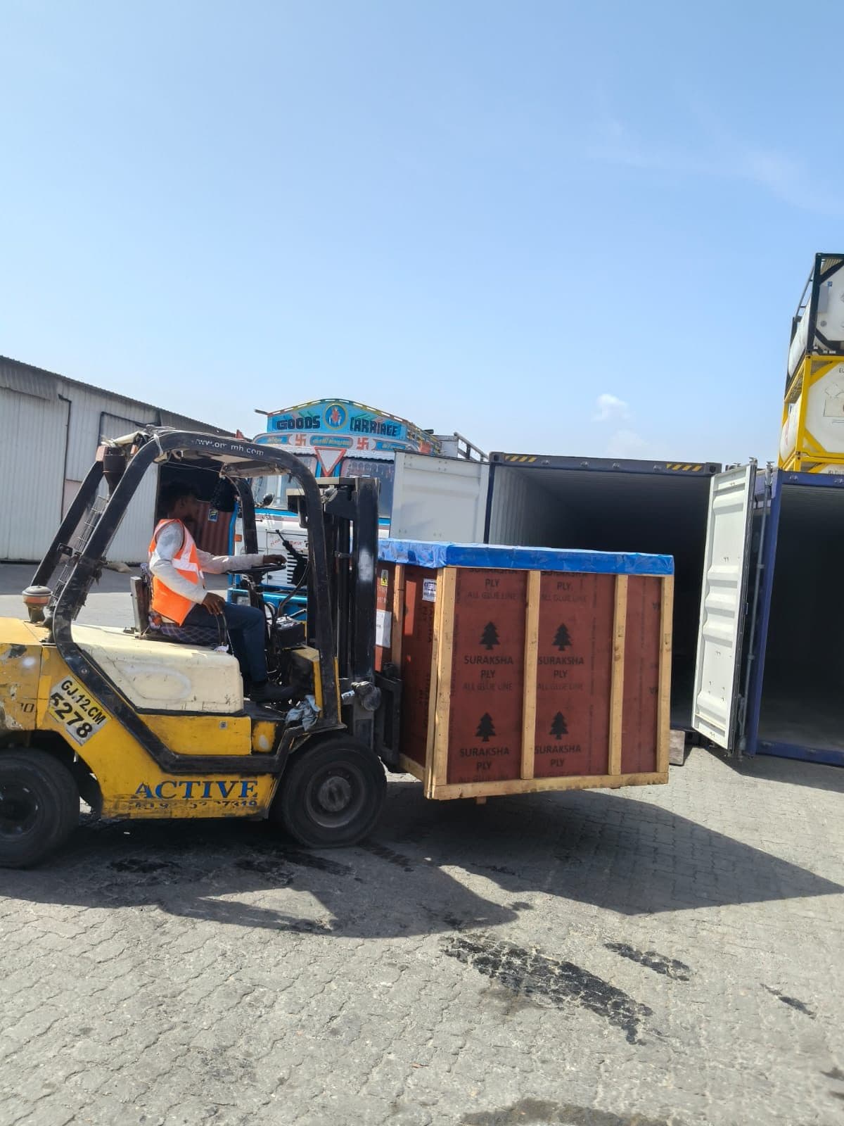 Container destuffing attendance in Mundra, photograph 4